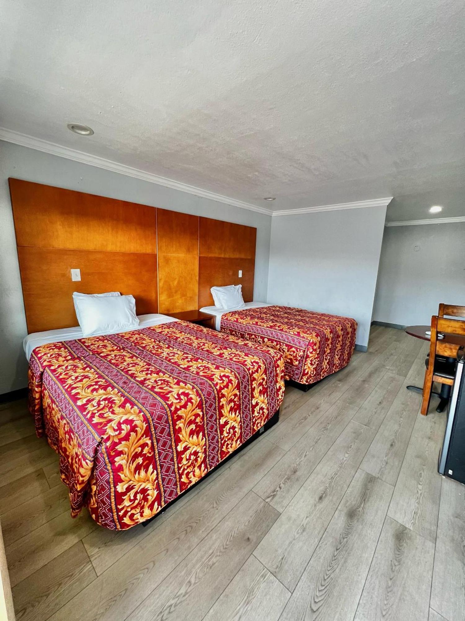 אל מונטה Aqua Inn Motel מראה חיצוני תמונה